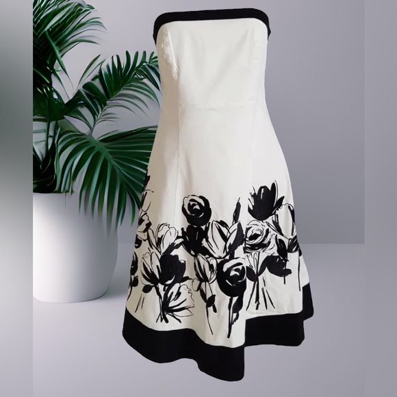White House Black Market Dresses & Skirts - White House black market cotton blend flare strapless dress size 0
